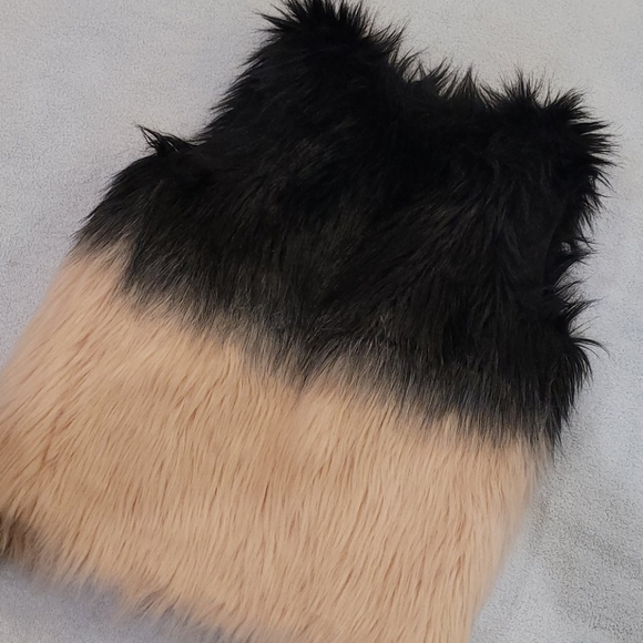 Girls 5T Furry Pink/Peach Colored Vest - Picture 7 of 8